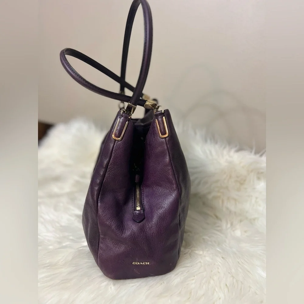 Coach chic versatile